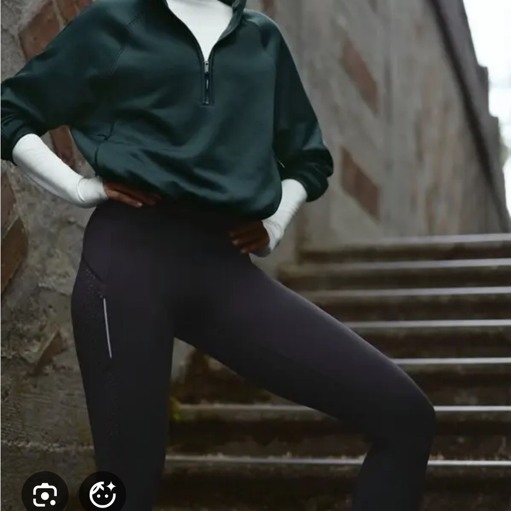 Athleta Altitude 1/2 zipped fleece lined sweatshirt, like new.